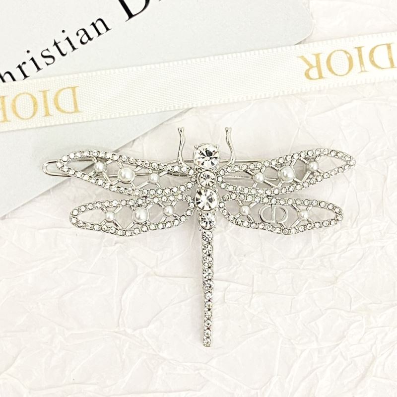 chr1st1an D10r brooches